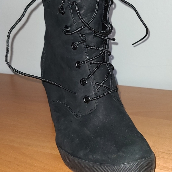 Boots - Picture 5 of 6